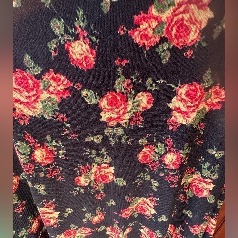 Lularoe large black Sarah cardigan with roses ex-retailer‎ stash.Worn for pics . - Picture 4 of 7
